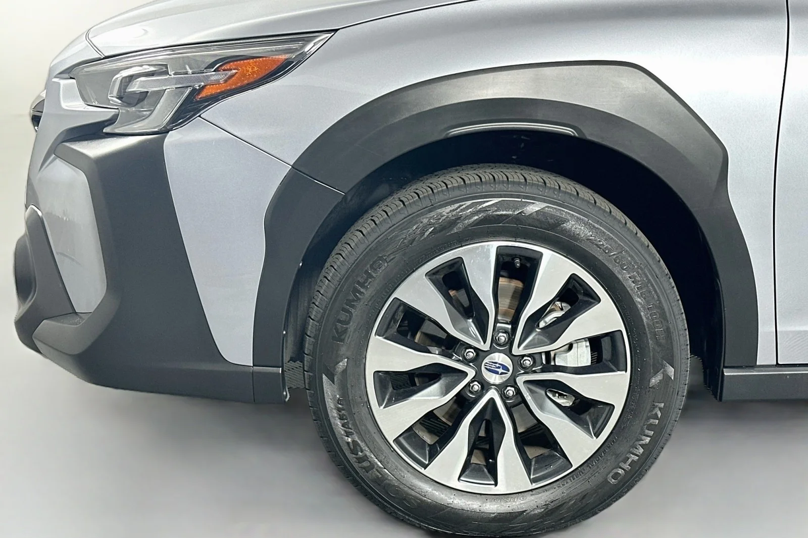Used 2024 Ice Silver Metallic Subaru Limited image 12
