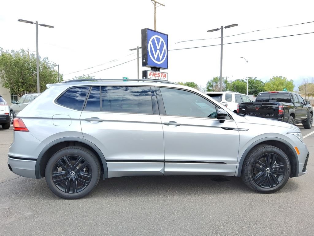 Used 2022  Volkswagen 2.0T SE R-Line Black image 24