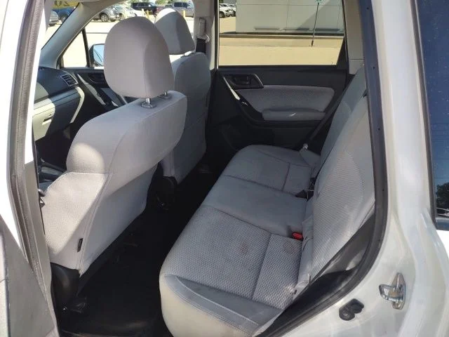 Used 2018 Crystal White Pearl Subaru 2.5i Premium image 17