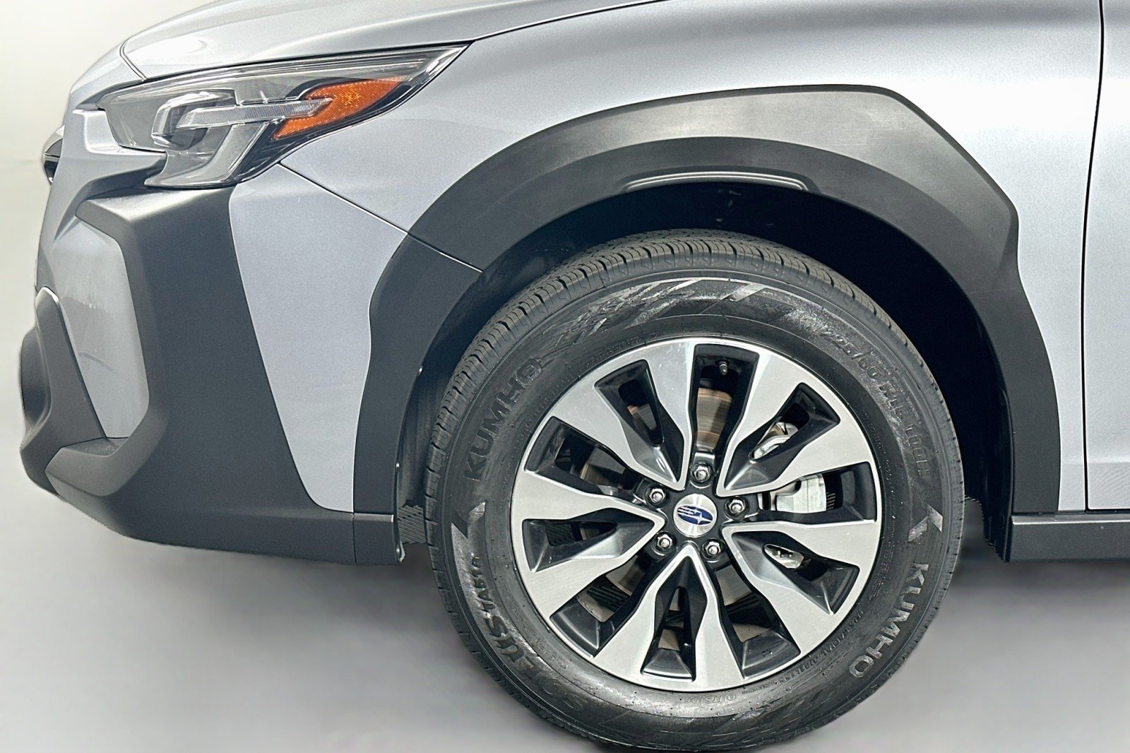 Used 2024 Ice Silver Metallic Subaru Limited image 12