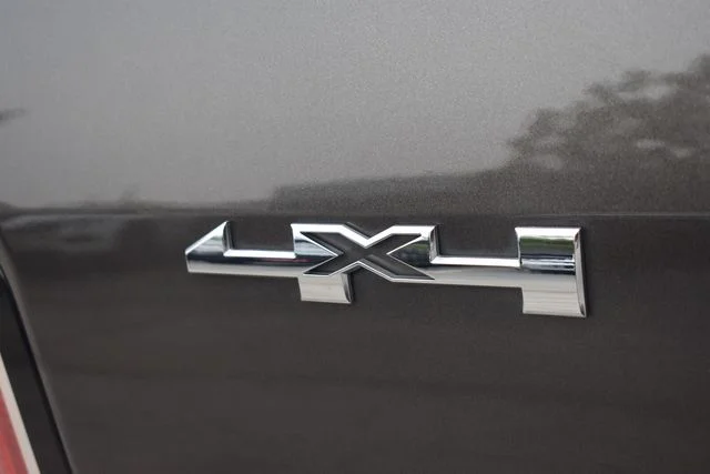 Used 2019 Gray GMC SLT image 18