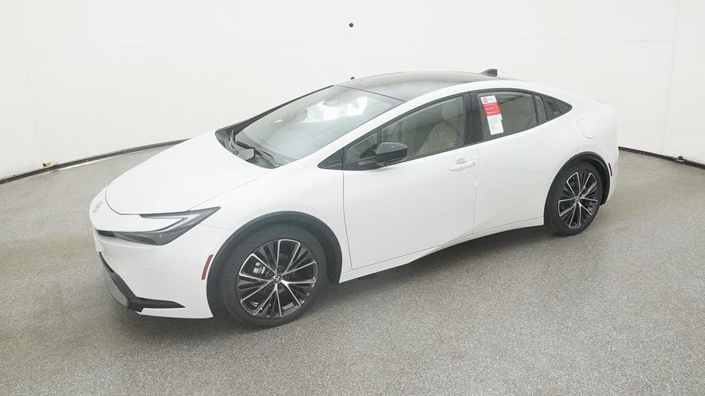New 2025 Wind Chill Pearl Toyota XLE image 11
