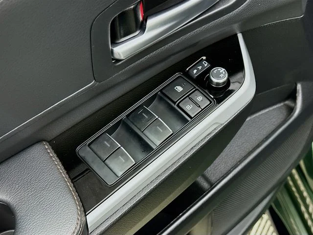 Used 2025  Toyota Platinum image 18