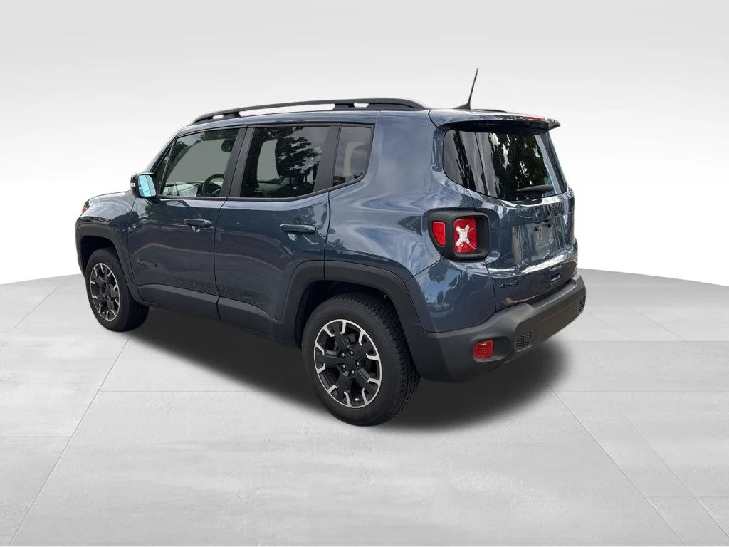 Used 2023 Blue Jeep Latitude image 4