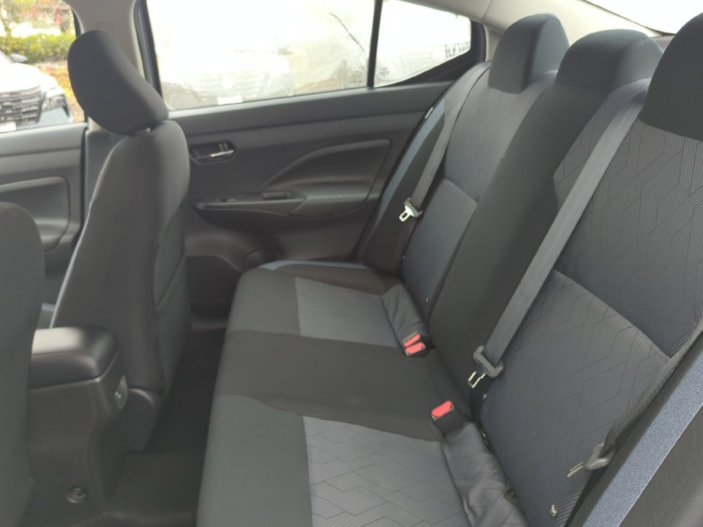 Used 2025 Silver Nissan 1.6 SV image 17