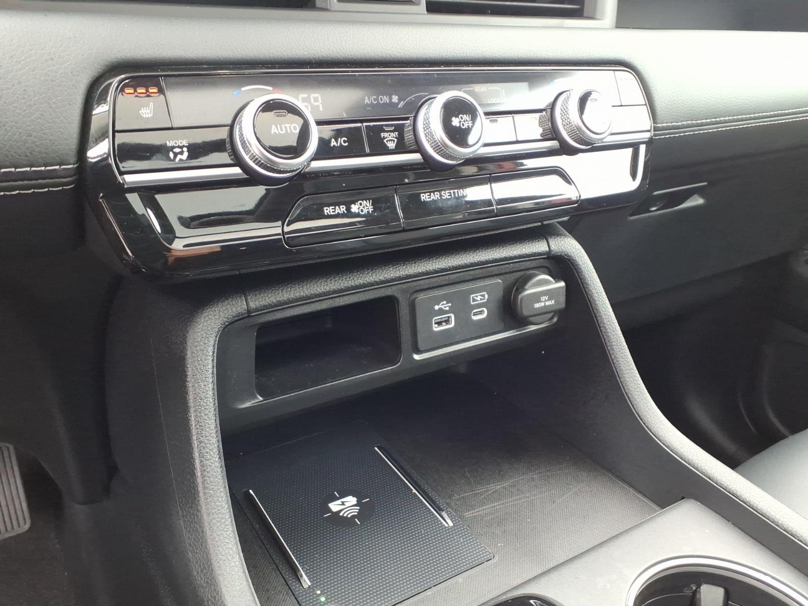 Used 2025  Honda Touring image 8