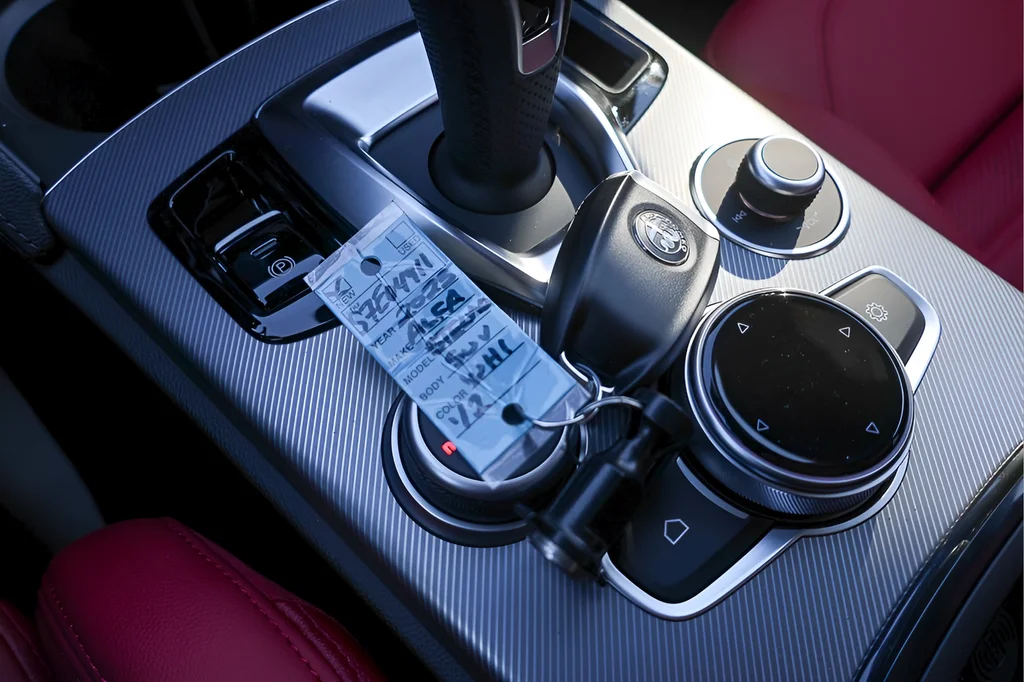 New 2025 White Alfa Romeo Base image 27