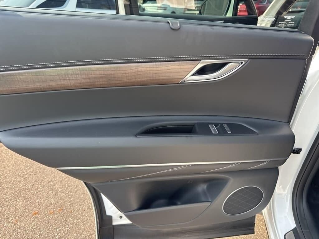 New 2026 White Genesis 2.5T image 41