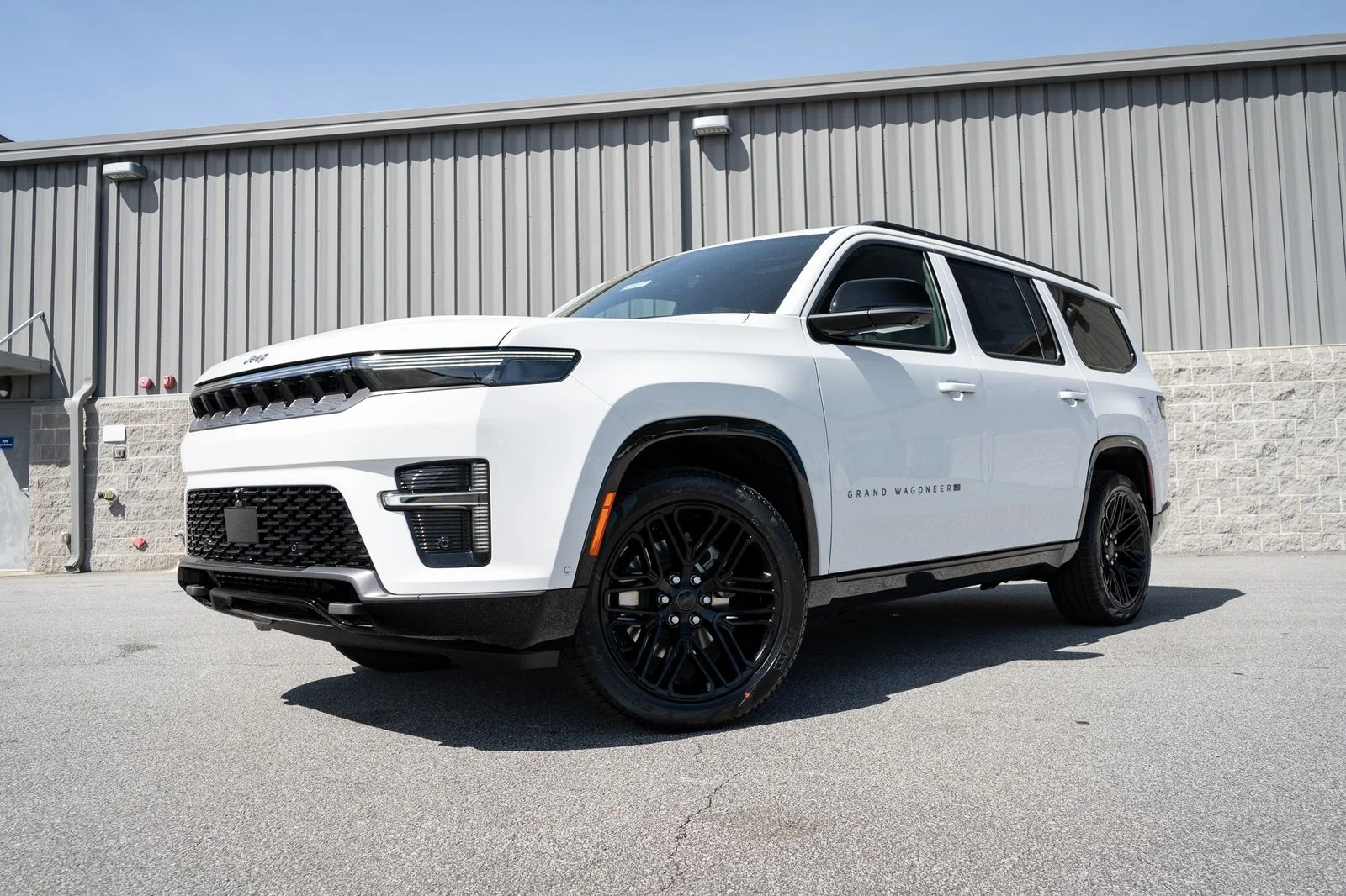 New 2026 Bright White Clear-Coat Exterior Paint Jeep Limited Reserve image 5