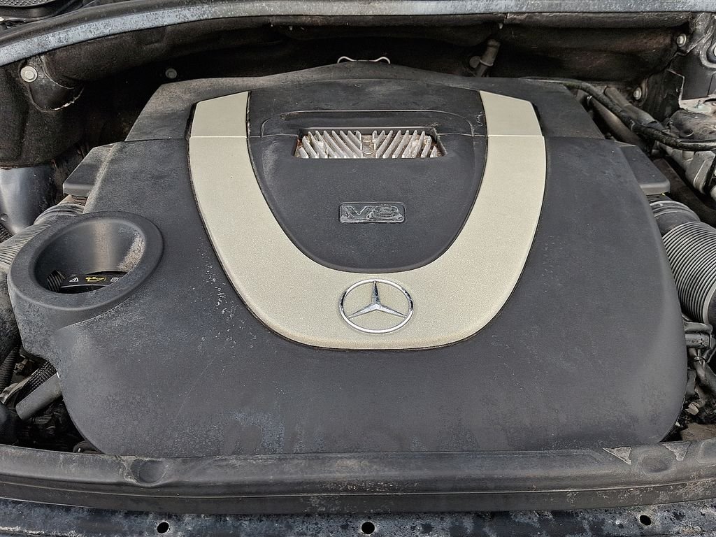 Used 2011 Steel Gray Metallic Mercedes-Benz ML 550 image 29
