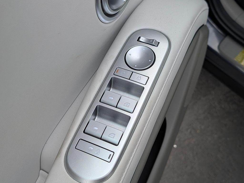 New 2026 Gray Hyundai Blue SEL 8P image 21