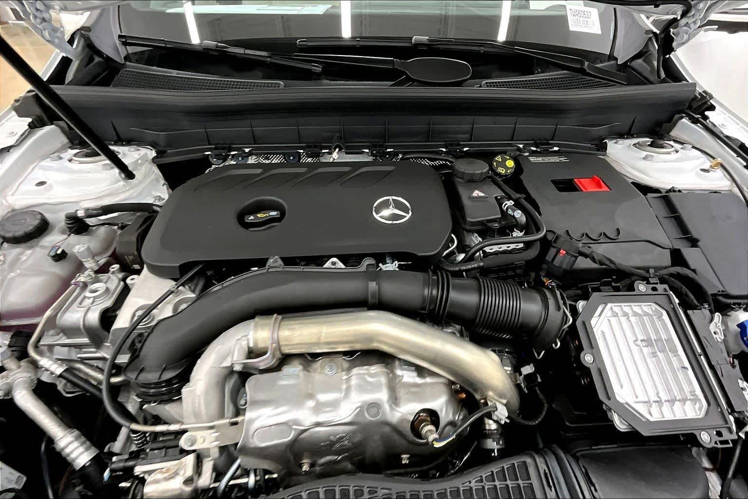 New 2026 Polar White Mercedes-Benz GLB 250 image 16