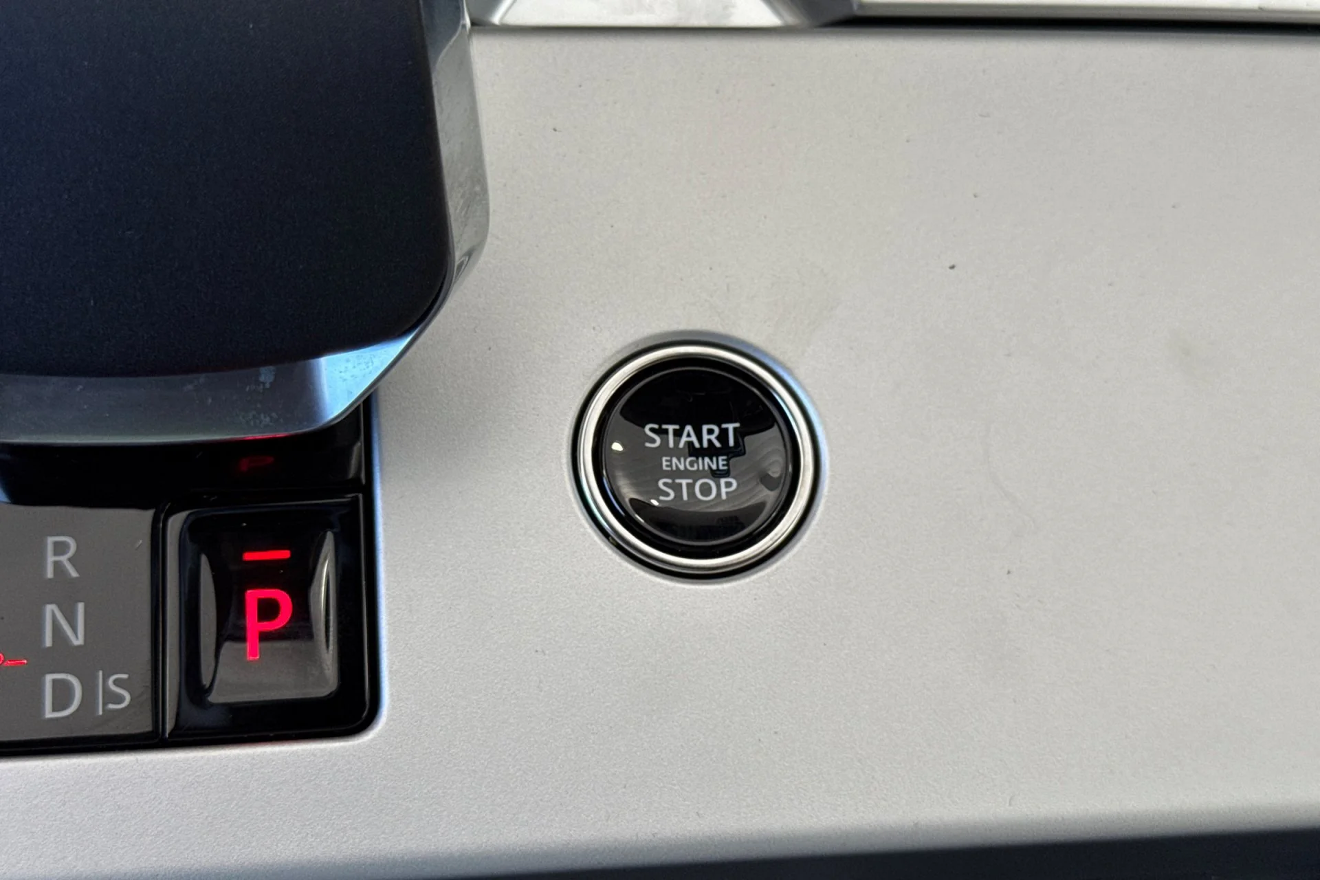 New 2026 Santorini Black Land Rover SE image 25