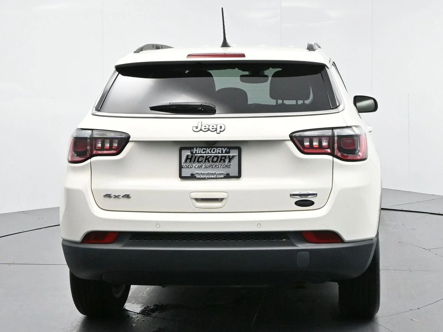 Used 2019 White Clearcoat Jeep Latitude image 6