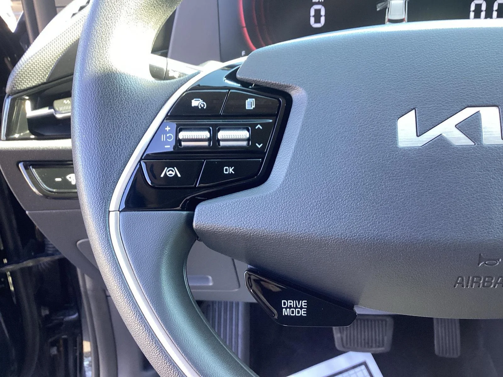 Used 2024 Aurora Black Pearl Kia LX image 18