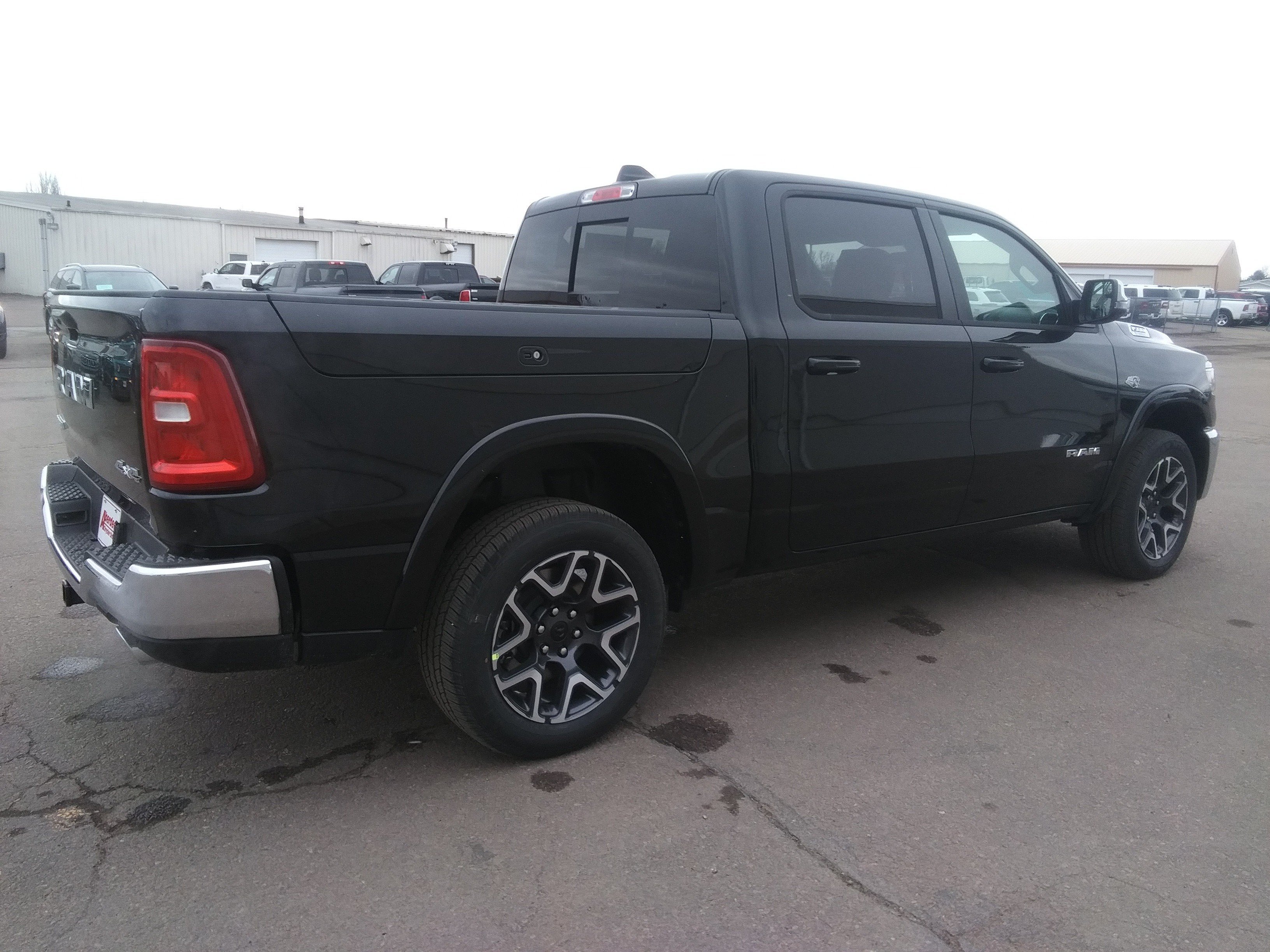 New 2026 Diamond Black Crystal Pearl-Coat Exterior Paint RAM Laramie image 5
