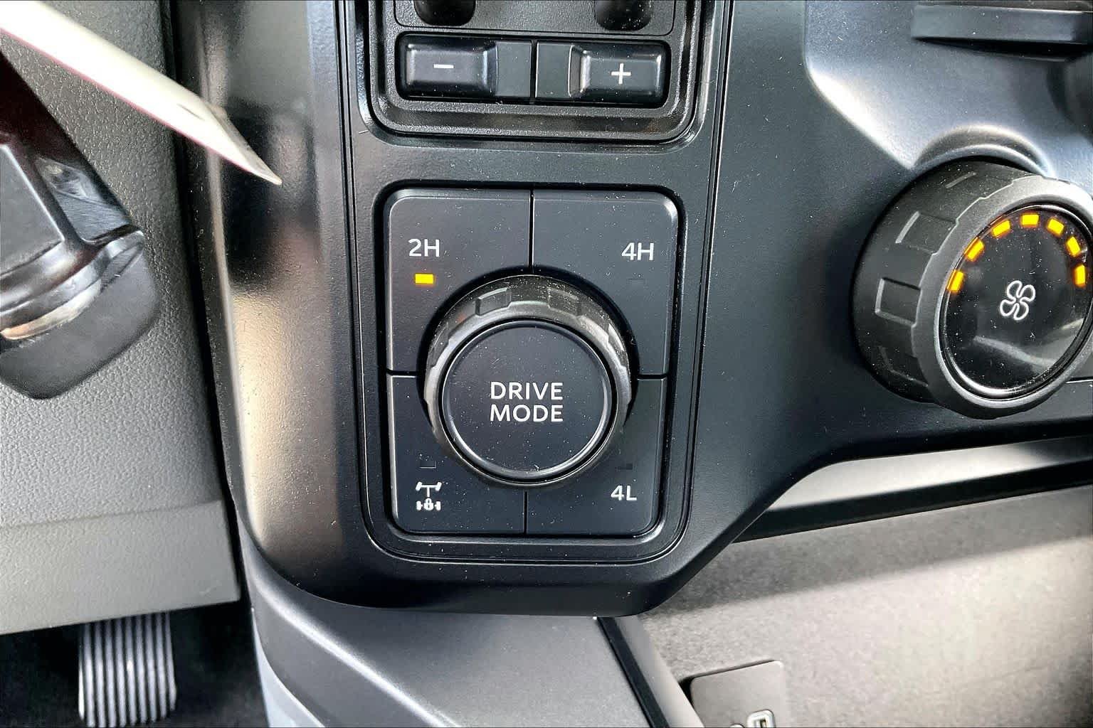 Used 2024 Oxford White Ford XLT image 30