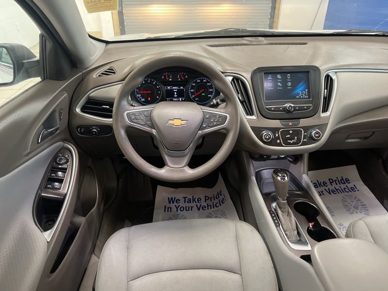 Used 2018 White Chevrolet LS image 29