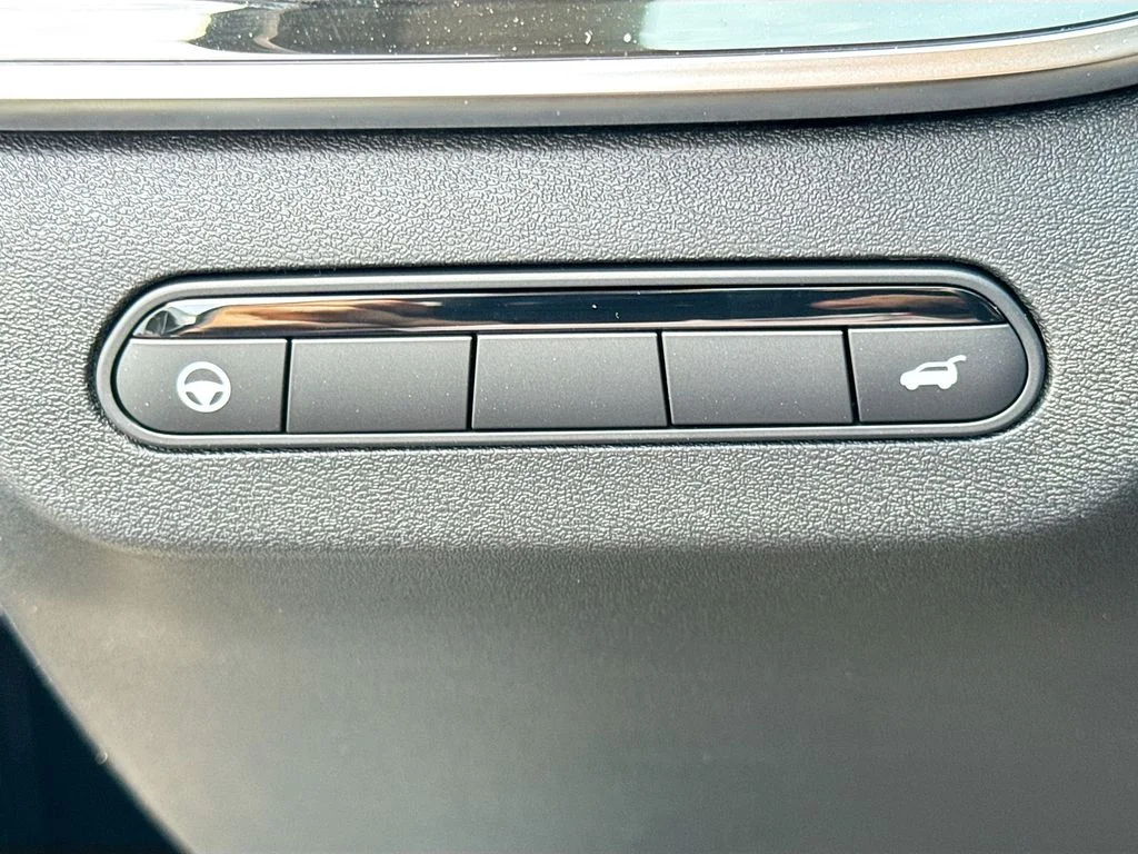 New 2027 MINERAL BLACK INFINITI Luxe FWD image 10