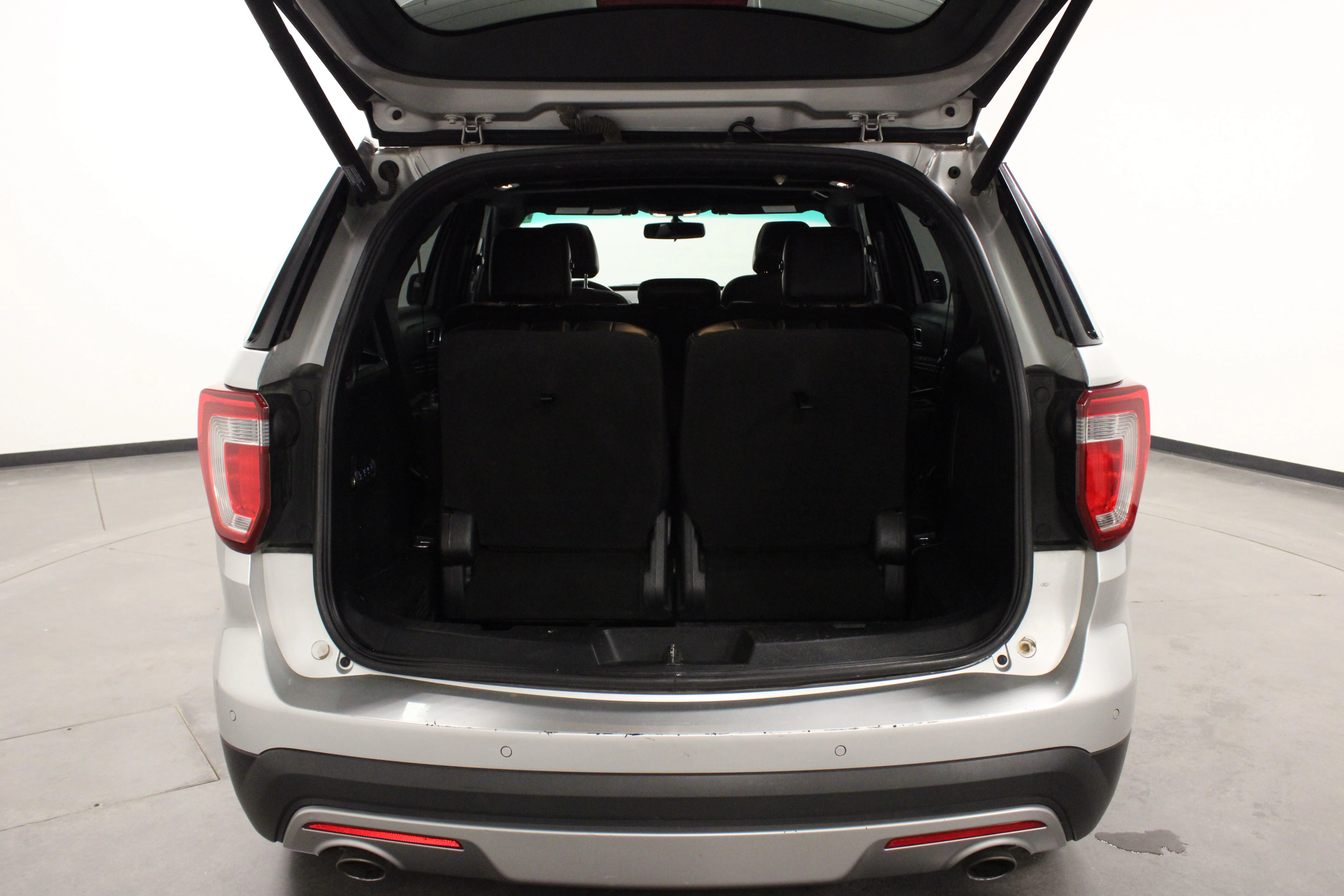 Used 2017 Ingot Silver Ford Limited image 12