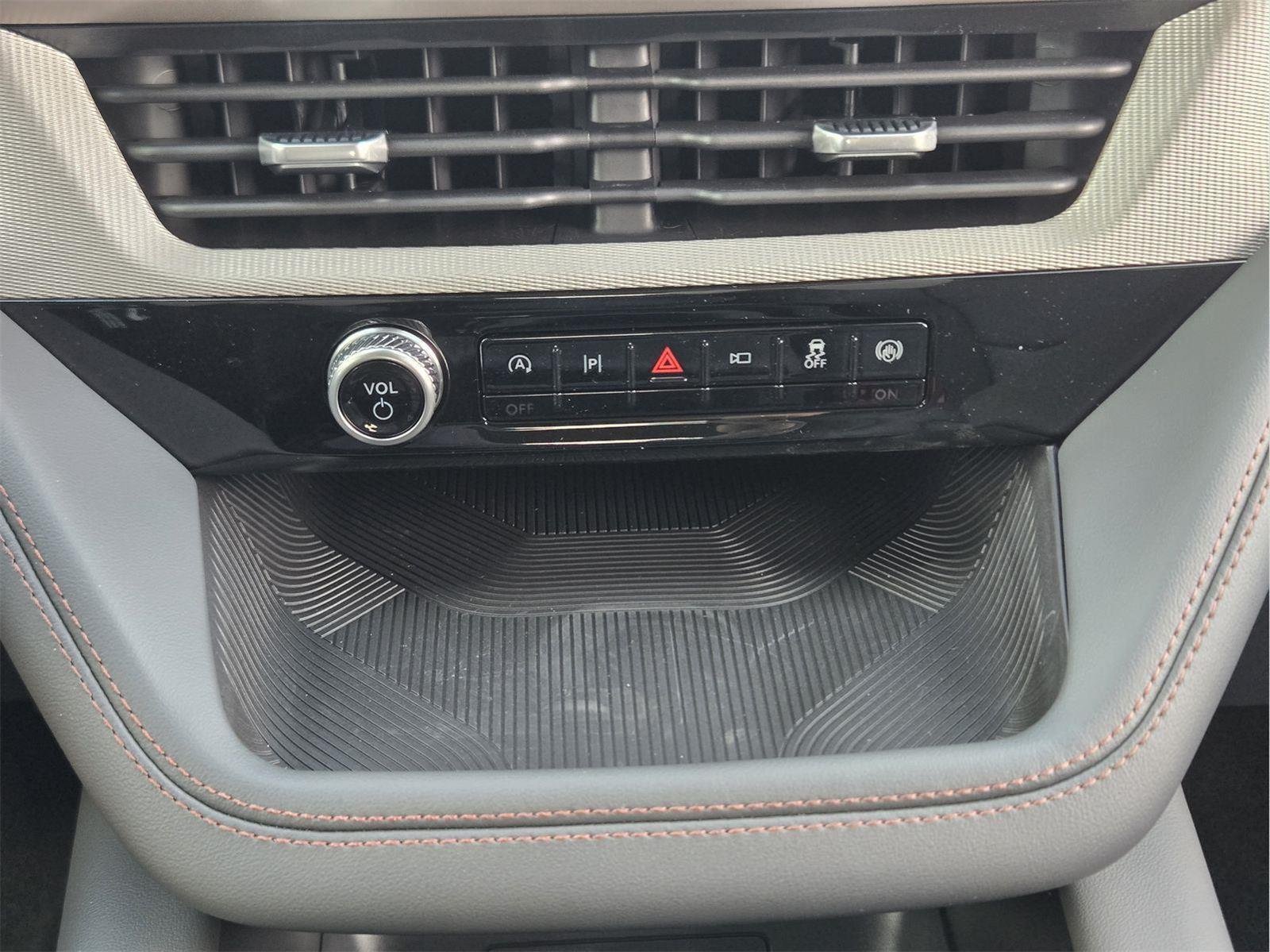 New 2026 Star White Metallic Tri-Coat Ford Active image 13