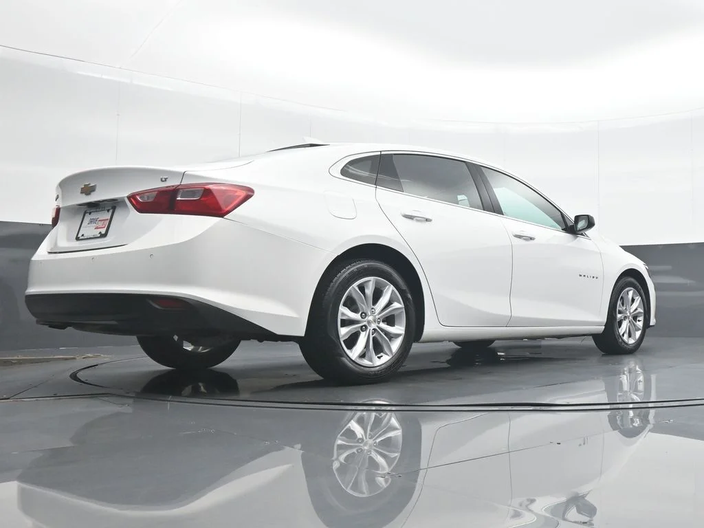 Used 2025 White Chevrolet LT image 30