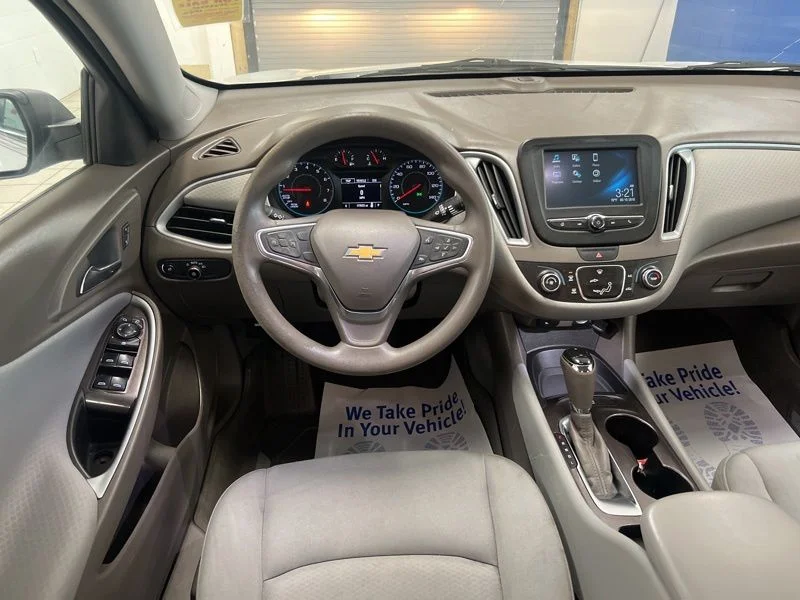 Used 2018 White Chevrolet LS image 29