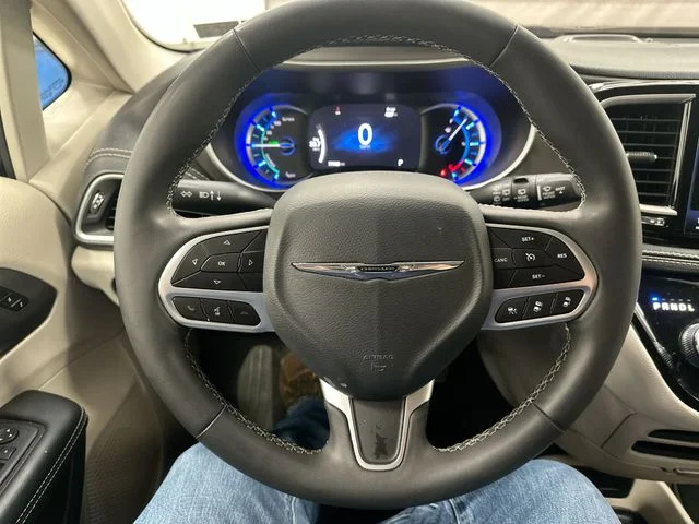 Used 2024 Black Chrysler Select image 12