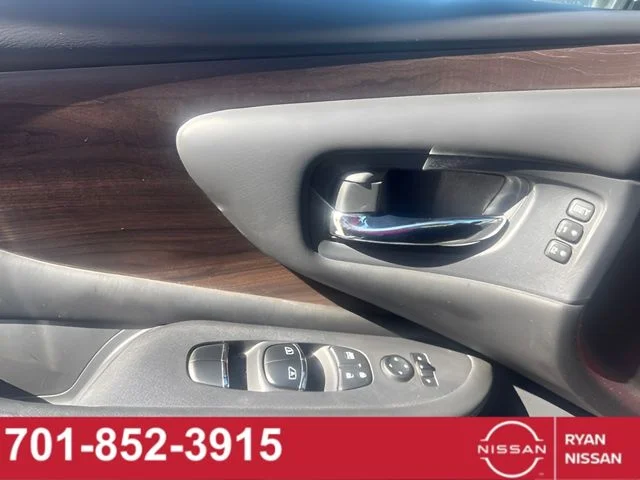 Certified Used 2019 Cayenne Red Pearl Nissan Platinum image 14