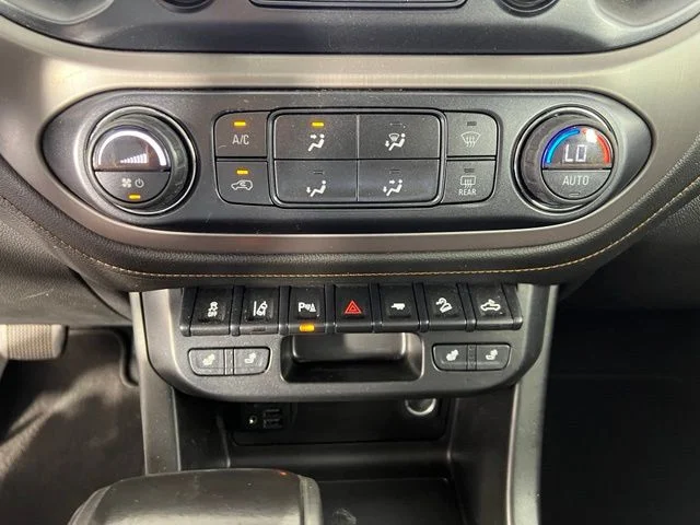 Certified Used 2021 Summit White GMC AT4 w/Leather image 27
