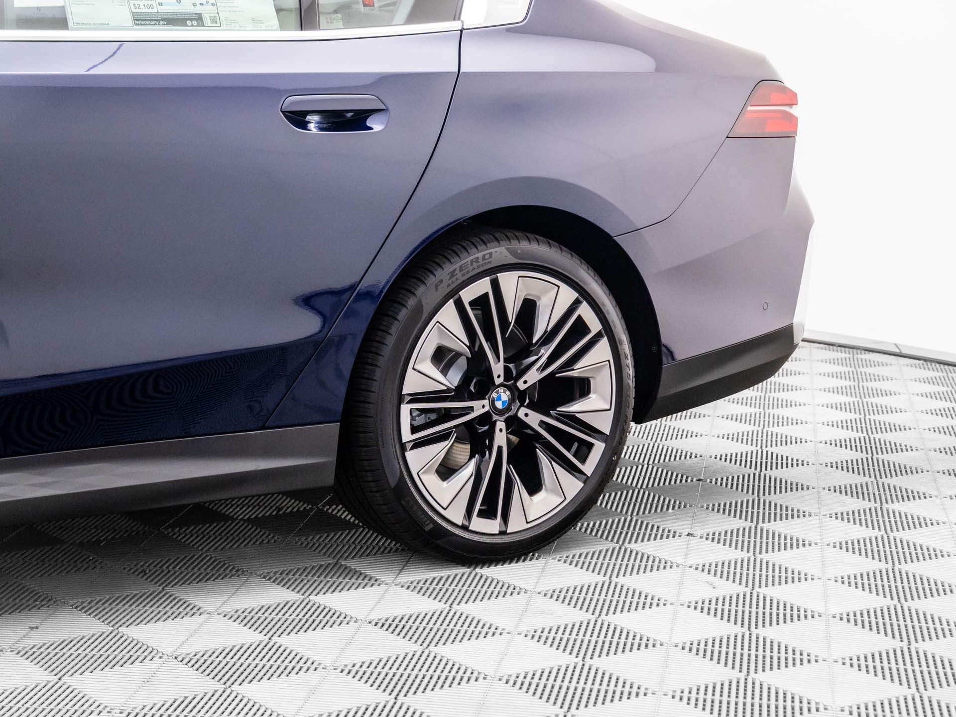New 2026 Tanzanite Blue II Metallic BMW 530i xDrive image 33