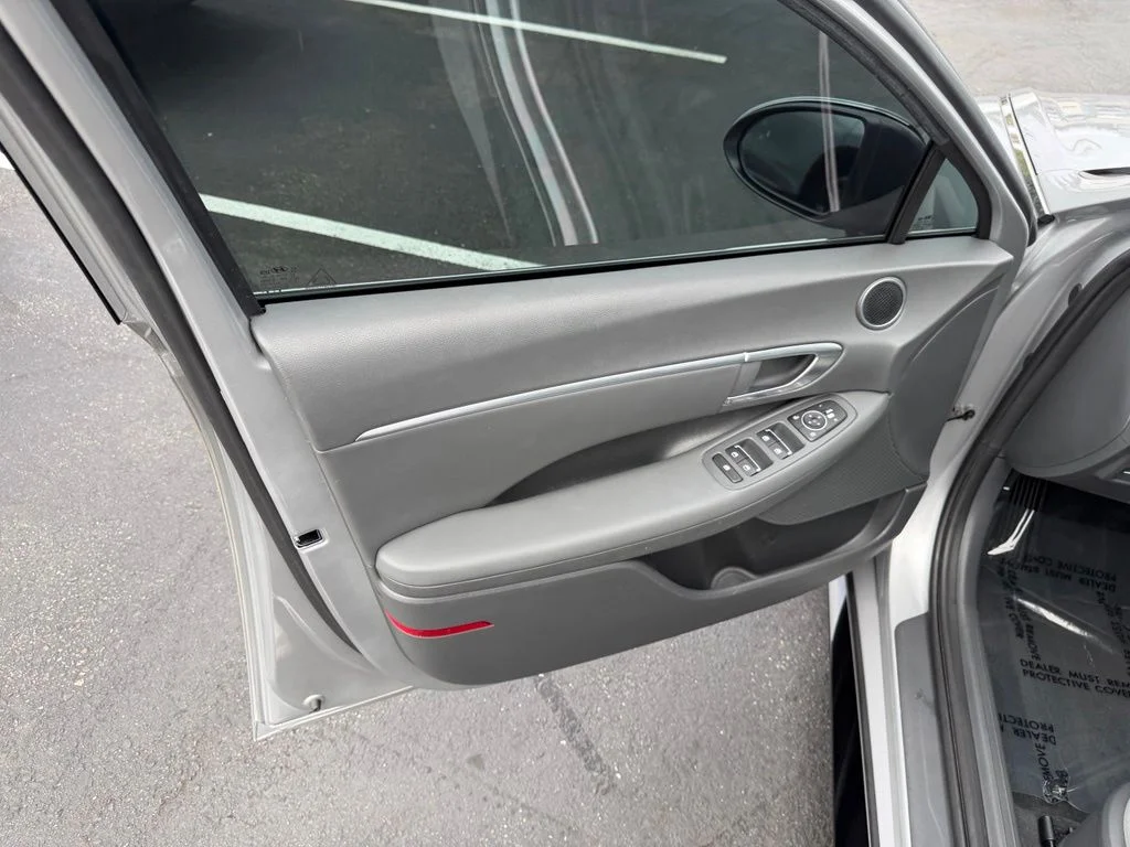 Used 2021 Shimmering Silver Pearl Hyundai SEL image 10