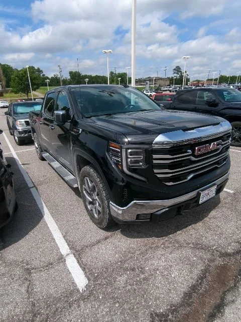 Used 2023 Black GMC SLT image 4