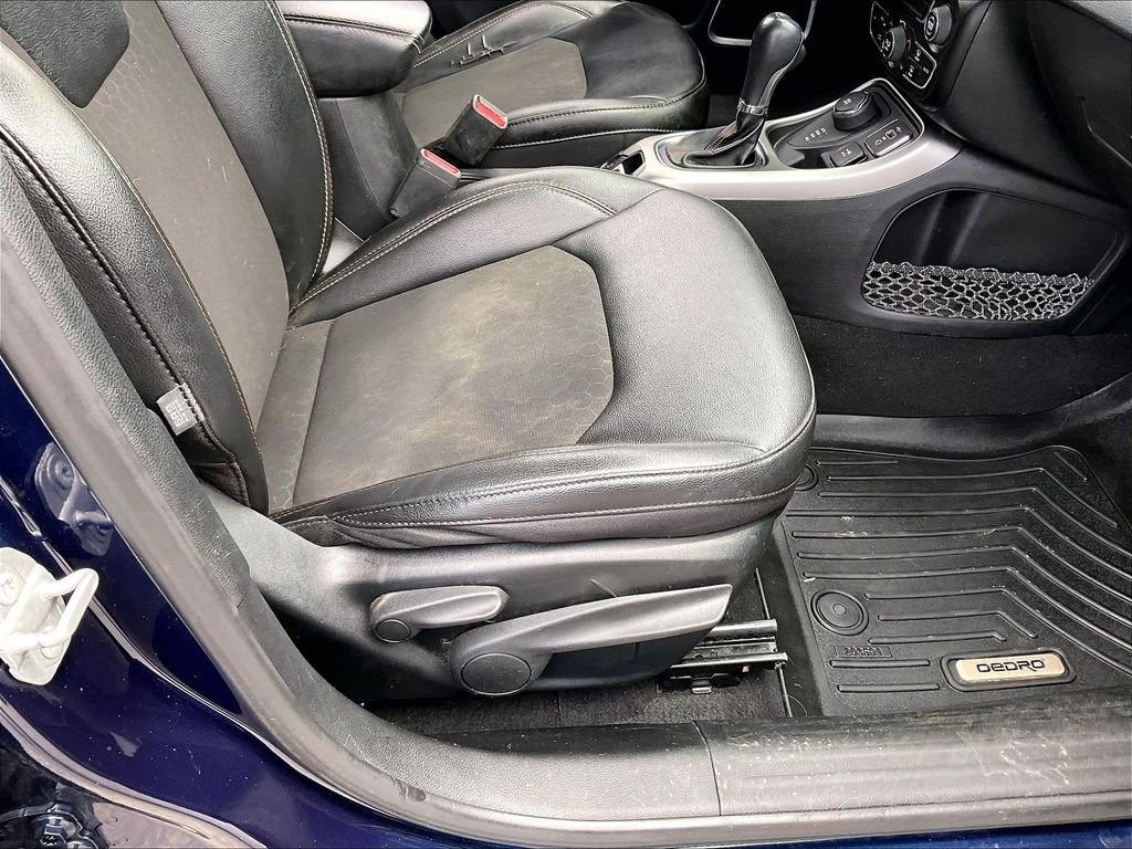Used 2021 Jazz Blue Pearlcoat Jeep Latitude image 34