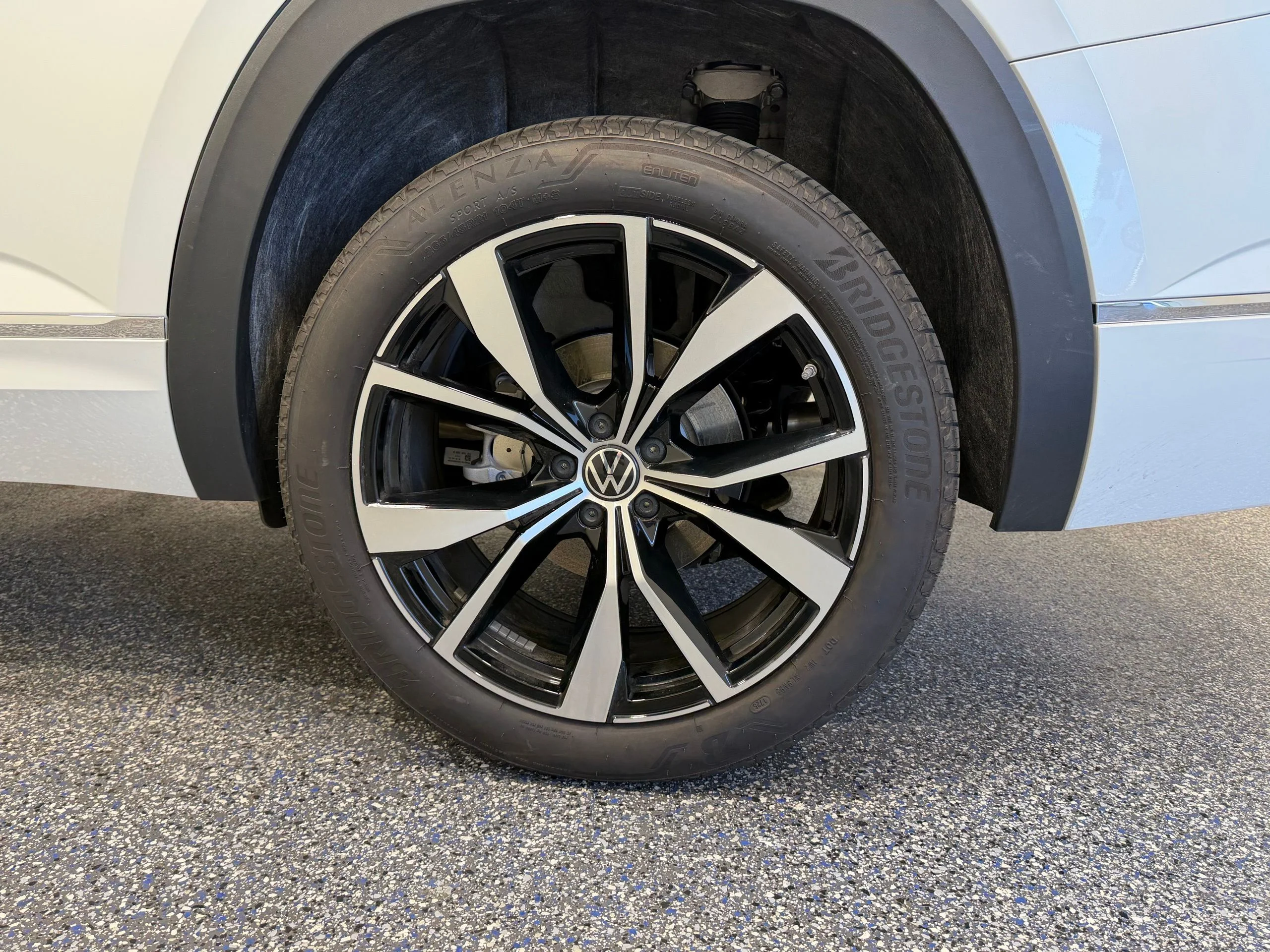 2025 Volkswagen Atlas SEL Premium R-Line - Photo 12
