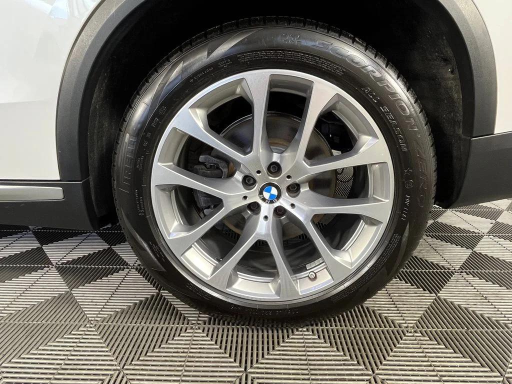 Used 2023 White BMW xDrive40i image 28