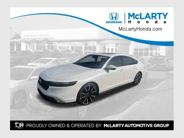 Used 2025 White Honda Touring image 1