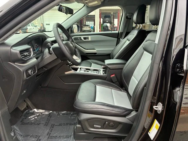 Used 2023 Black Ford XLT image 7