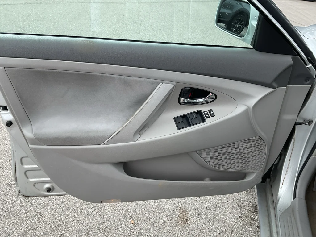 Used 2007 Titanium Metallic Toyota LE image 13