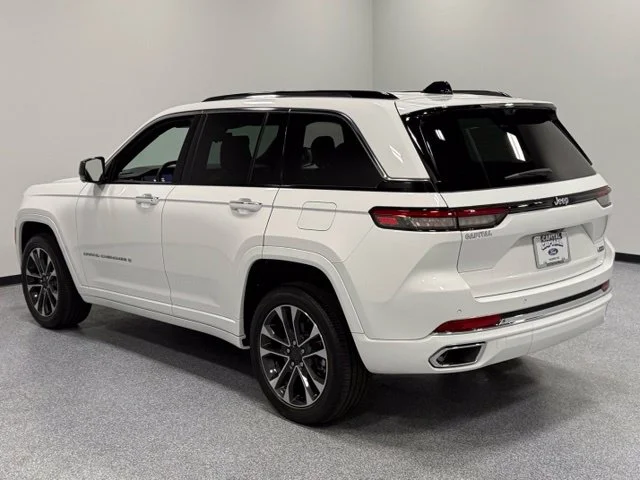 Used 2023 White Jeep Overland image 10