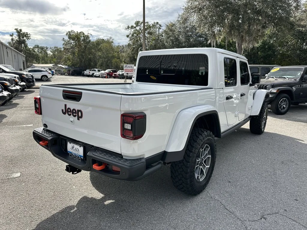 New 2026 Bright White Clear-Coat Exterior Paint Jeep Mojave X image 4