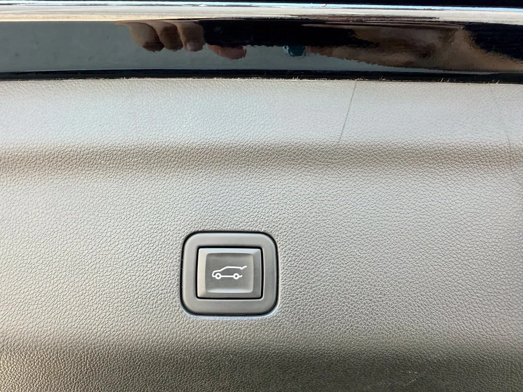 Used 2023 Black Chevrolet High Country image 35