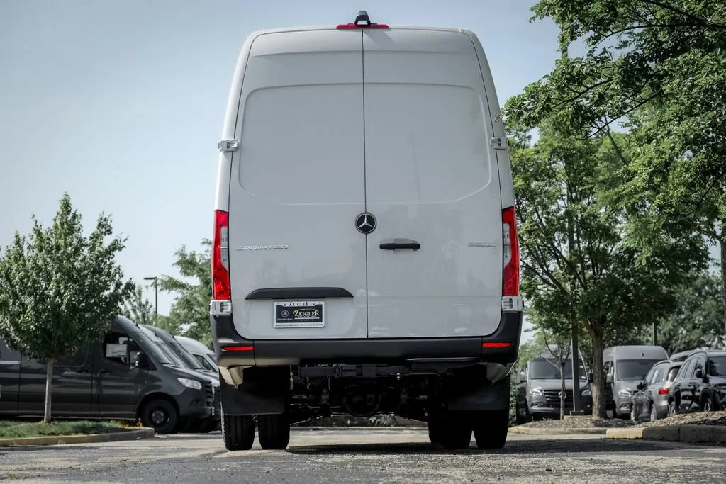New 2026 Arctic White Mercedes-Benz Cargo 170 WB image 37