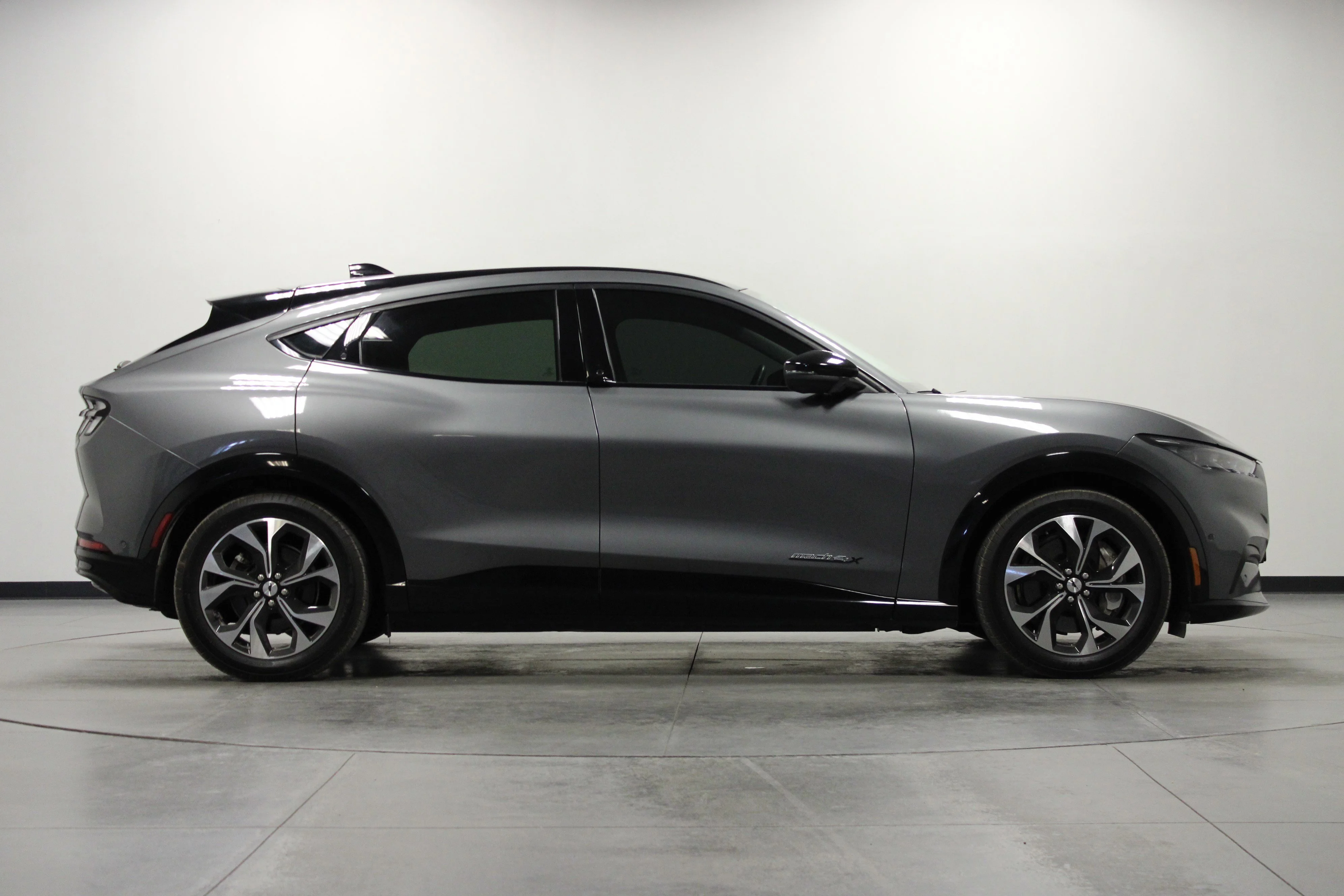 Used 2021 Gray Metallic Ford Premium image 3