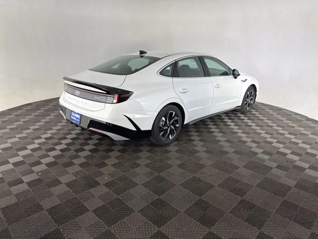 Used 2025 White Hyundai SEL image 6