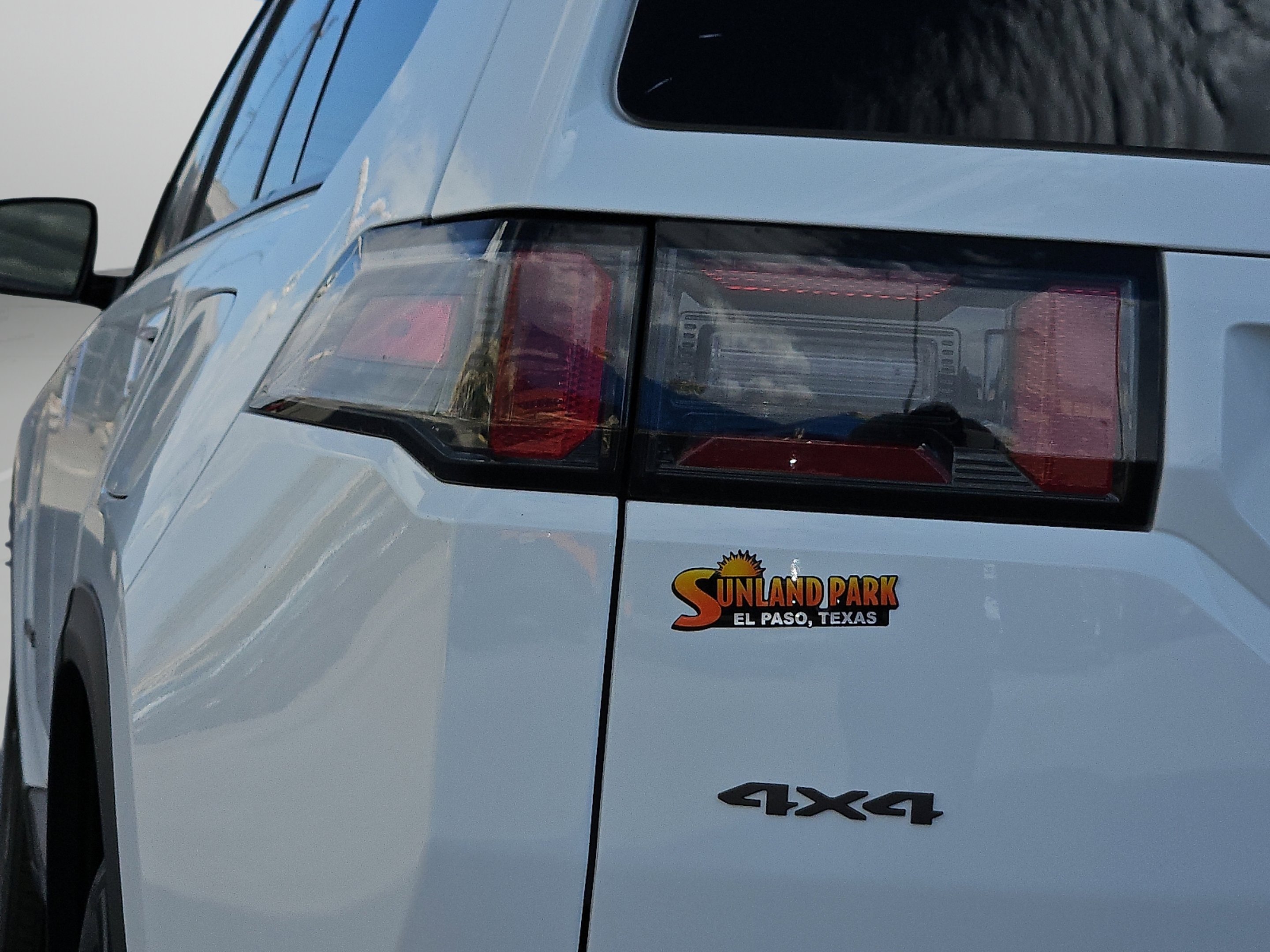 New 2026 Bright White Clear-Coat Exterior Paint Jeep Laredo image 11