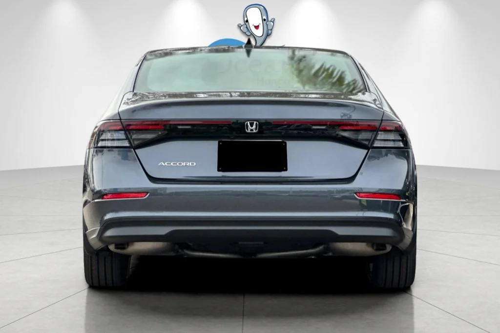 New 2026 Meteorite Gray Metallic Honda SE image 6