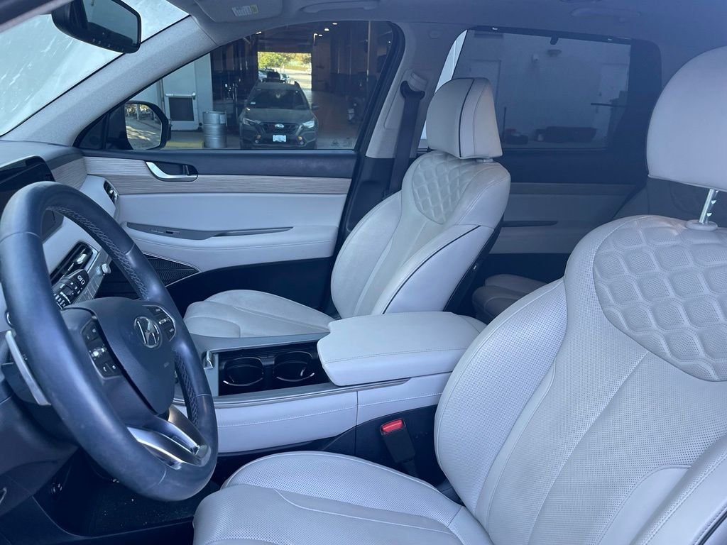 Used 2022 Graphite Hyundai Limited image 3