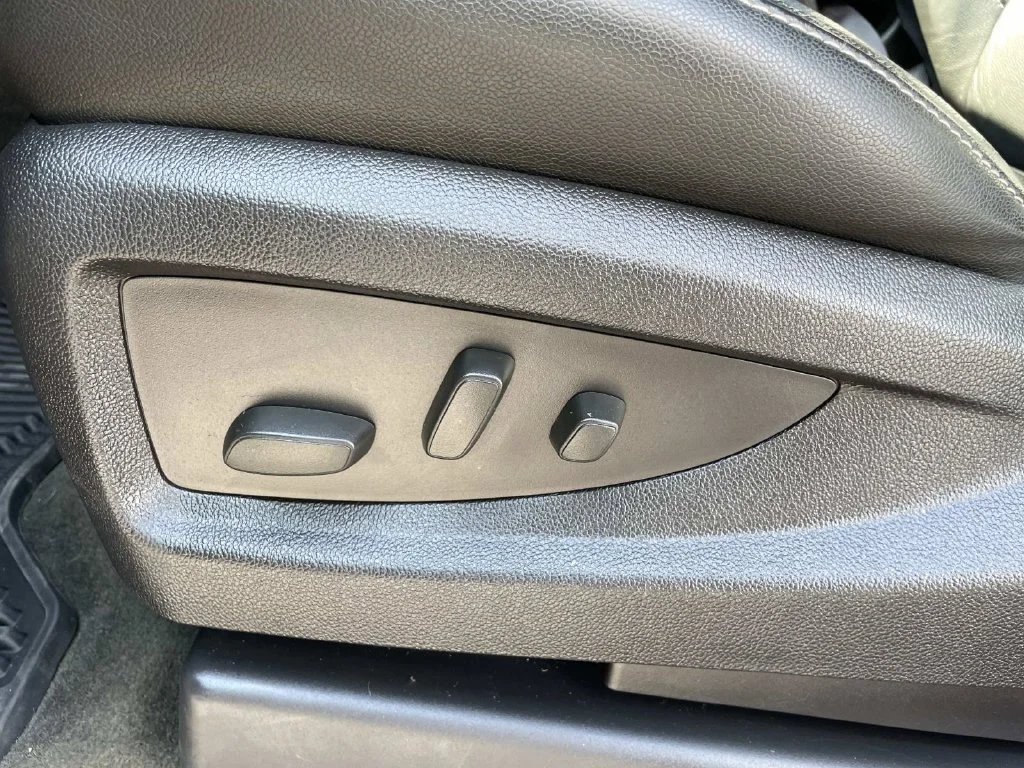Used 2015 Silver Chevrolet LT image 41