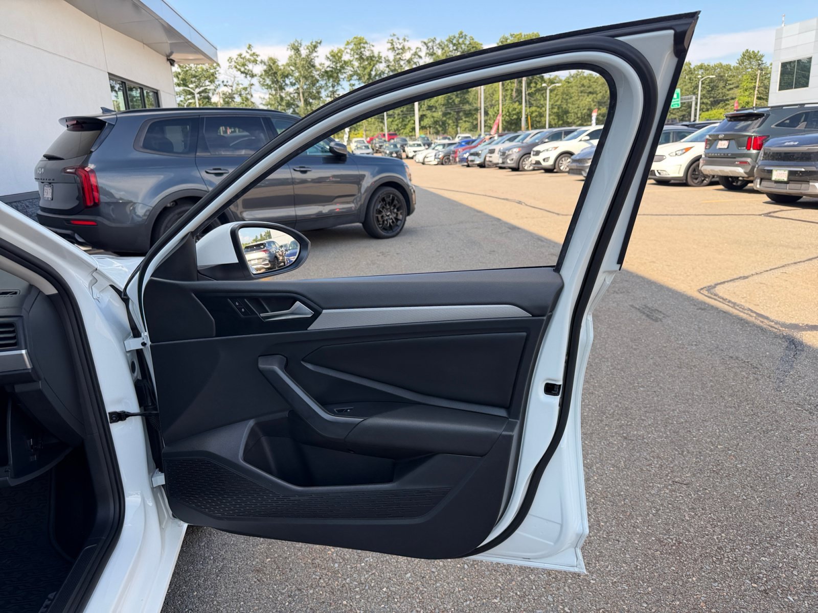 Used 2021 Pure White Volkswagen S image 31
